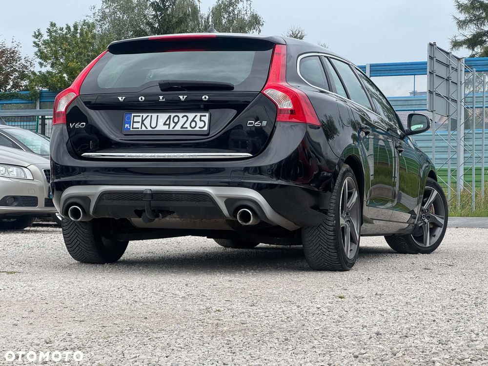 Volvo V60 D6 AWD Plug-in Hybrid R-Design Momentum - 17