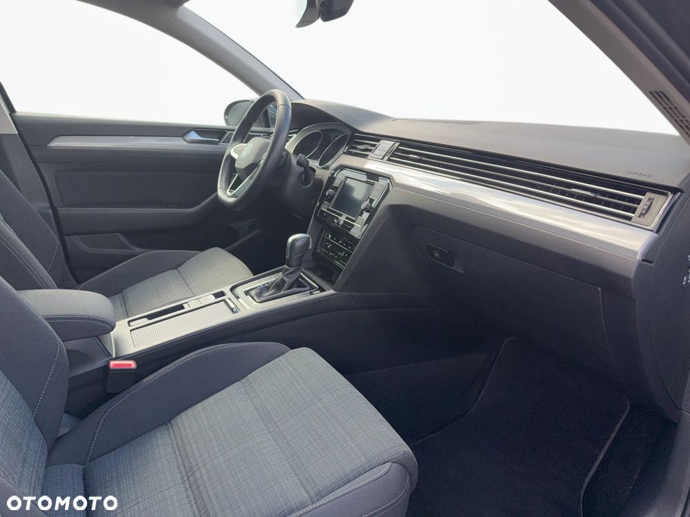 Volkswagen Passat - 9