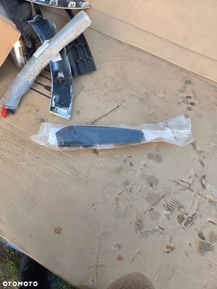 Lewa listwa zderzaka przedniego Opel Grandland X Lift 98401318XT 9840131877 - 2