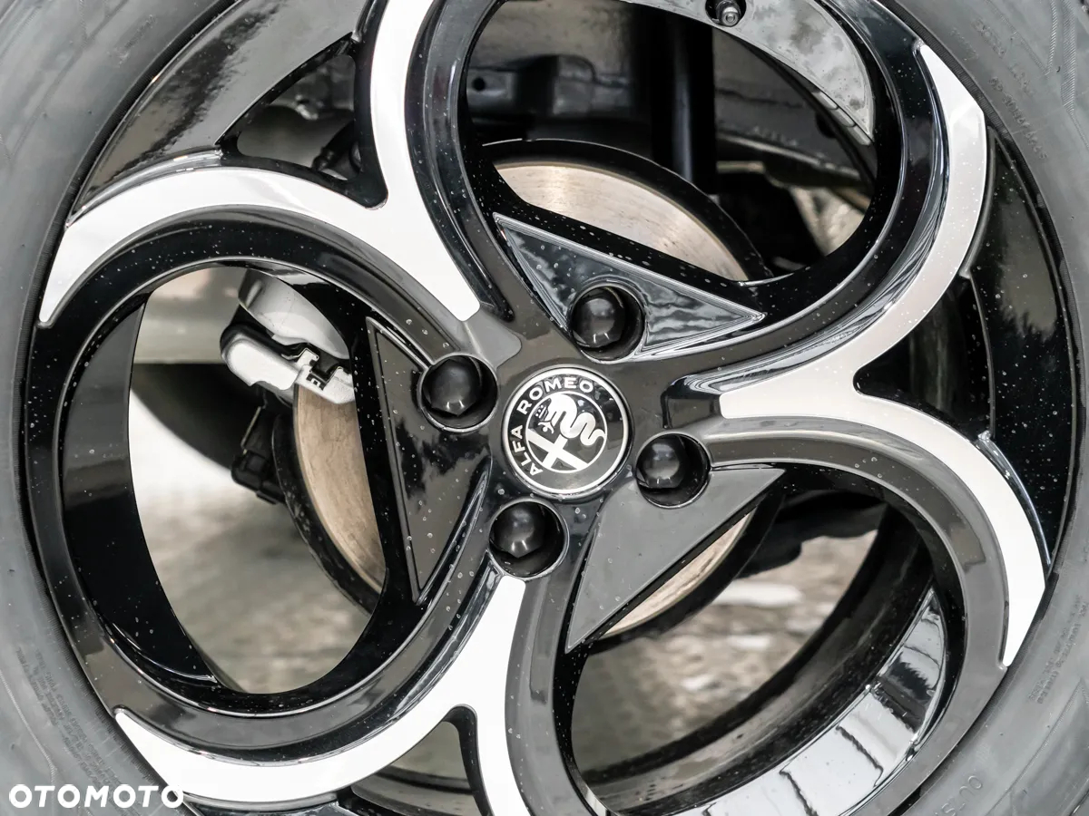 Alfa Romeo Junior 1.2 mHEV Ibrida eDCT - 14