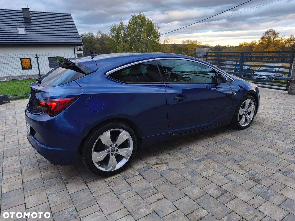 Opel Astra IV GTC OPC - 13