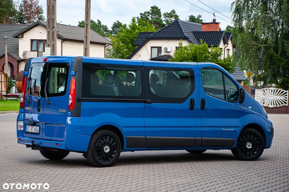 Renault Trafic 2.0 dCi 115 FAP Grand Passenger Black Edition - 16