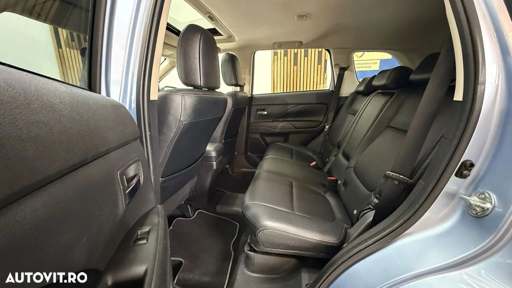 Mitsubishi Outlander 2.0 4WD Plug-In Hybrid - 17