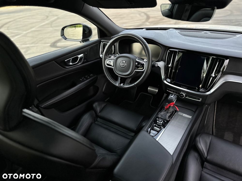 Volvo V60 D4 R-Design - 23