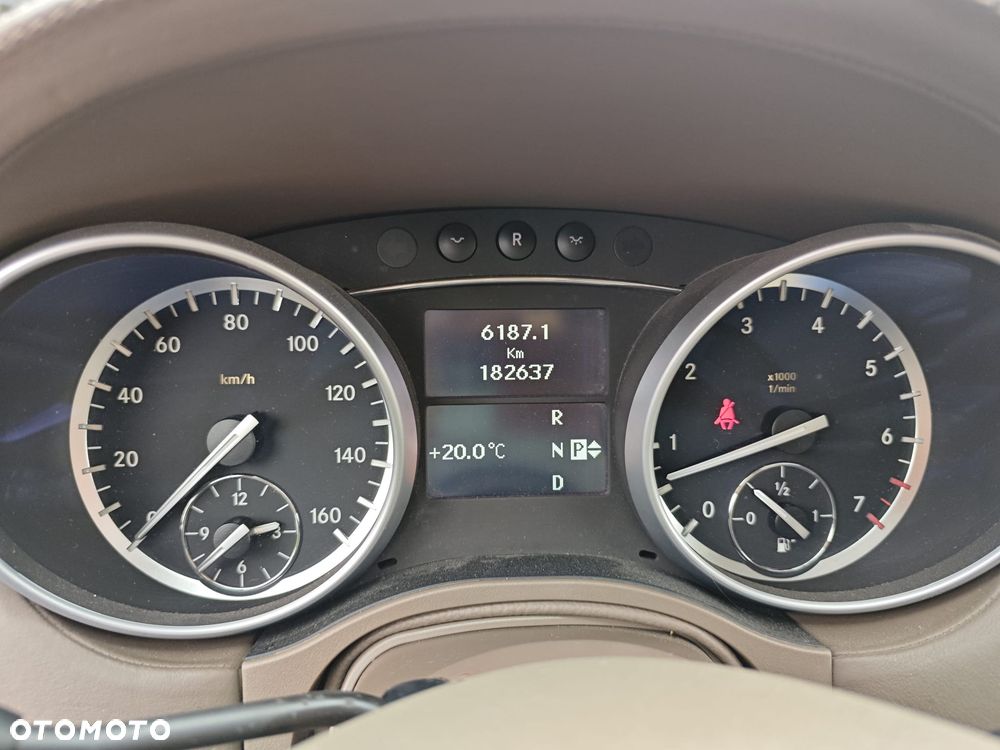 Mercedes-Benz GL 500 4Matic 7G-TRONIC - 36