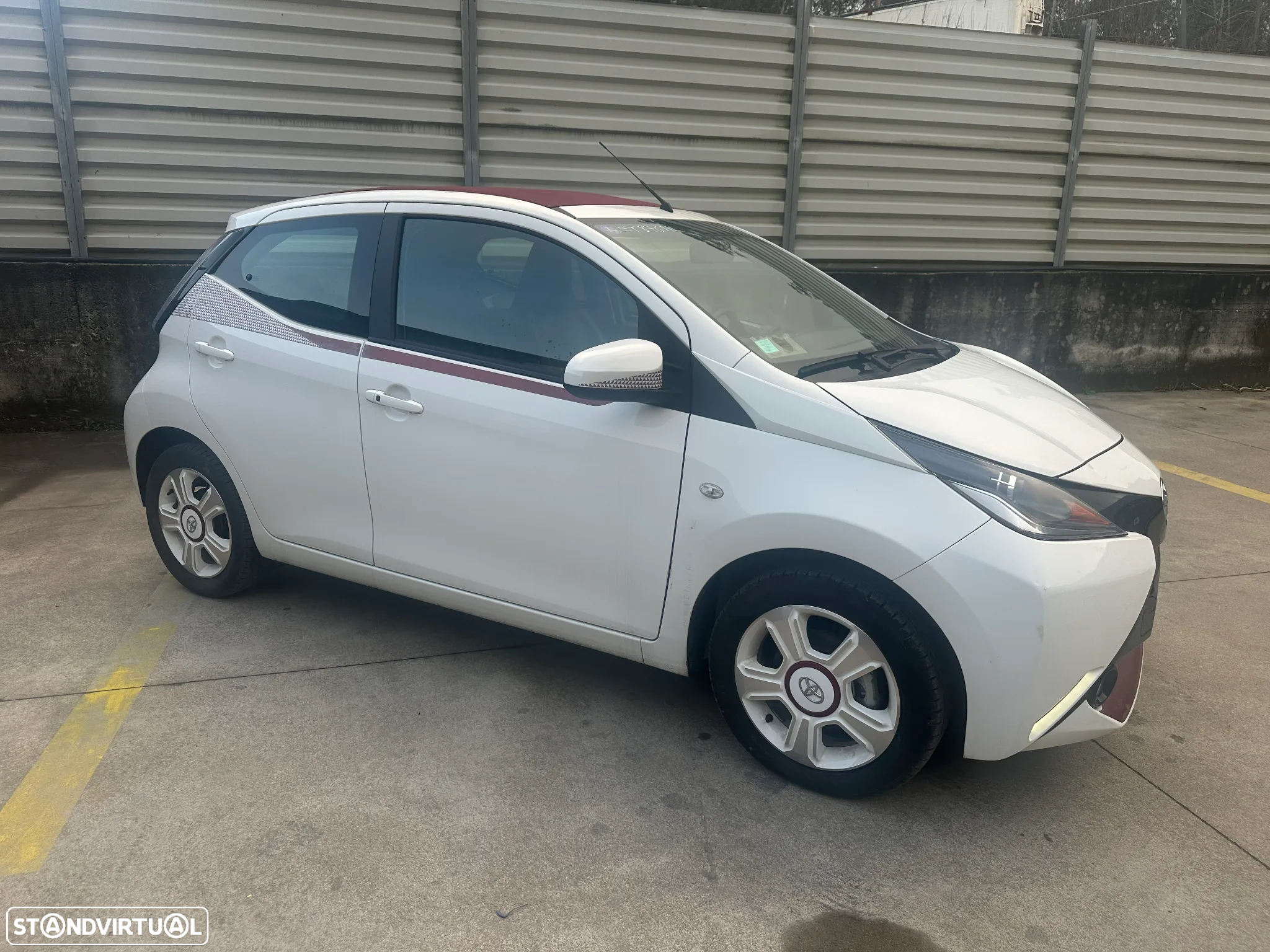 TOYOTA AYGO 1.0 ( B4 ) WAVW ( CABRIO ) DE 2018 EM CENTRO DE ABATE - 2