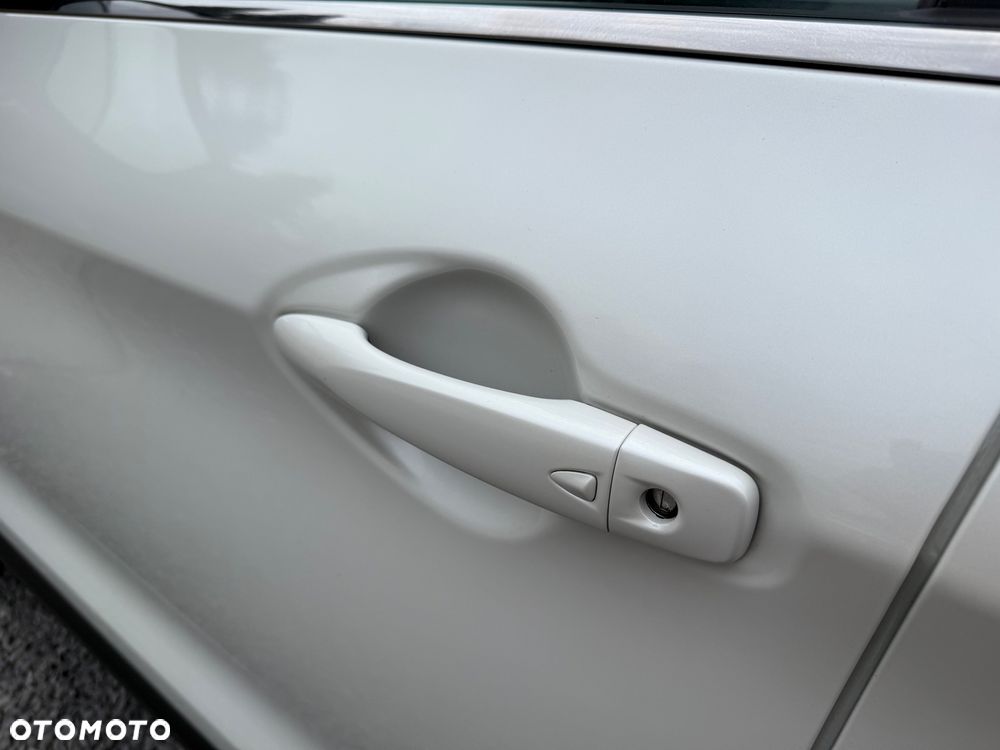 Nissan Qashqai 1.6 DCi Xtronic N-Connecta - 9