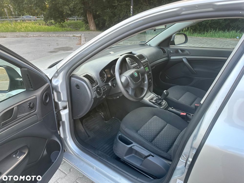 Skoda Octavia 1.6 Ambiente - 7