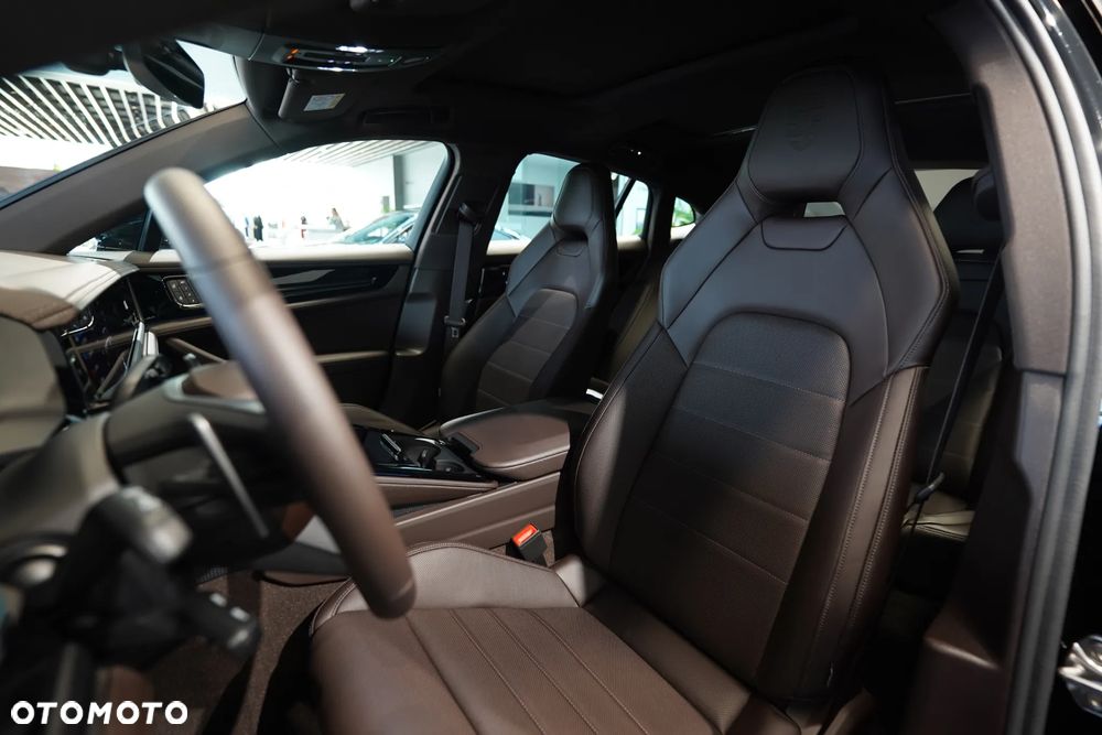 Porsche Panamera 4 E-Hybrid - 11
