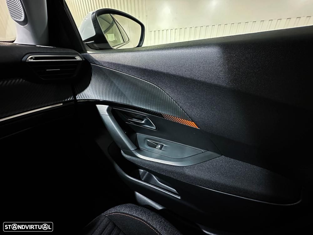 Peugeot 2008 1.2 PureTech Allure EAT8 - 20