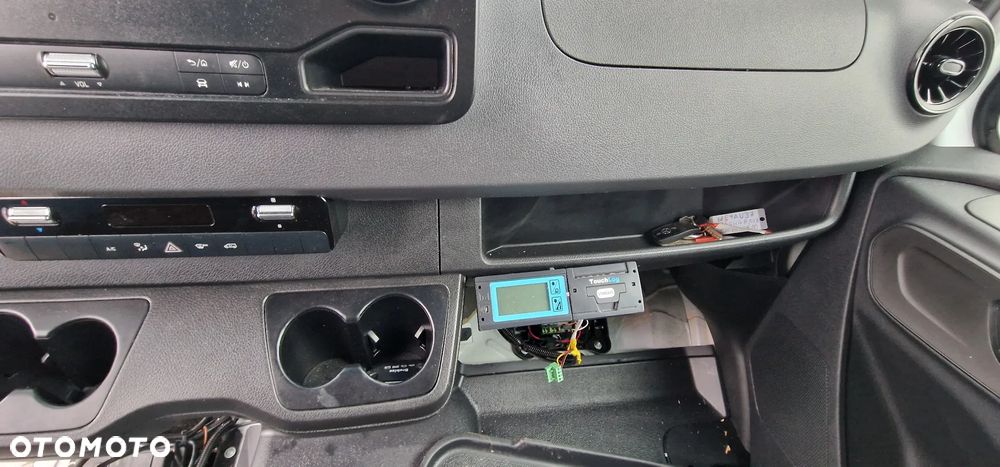 Mercedes-Benz Sprinter - 13