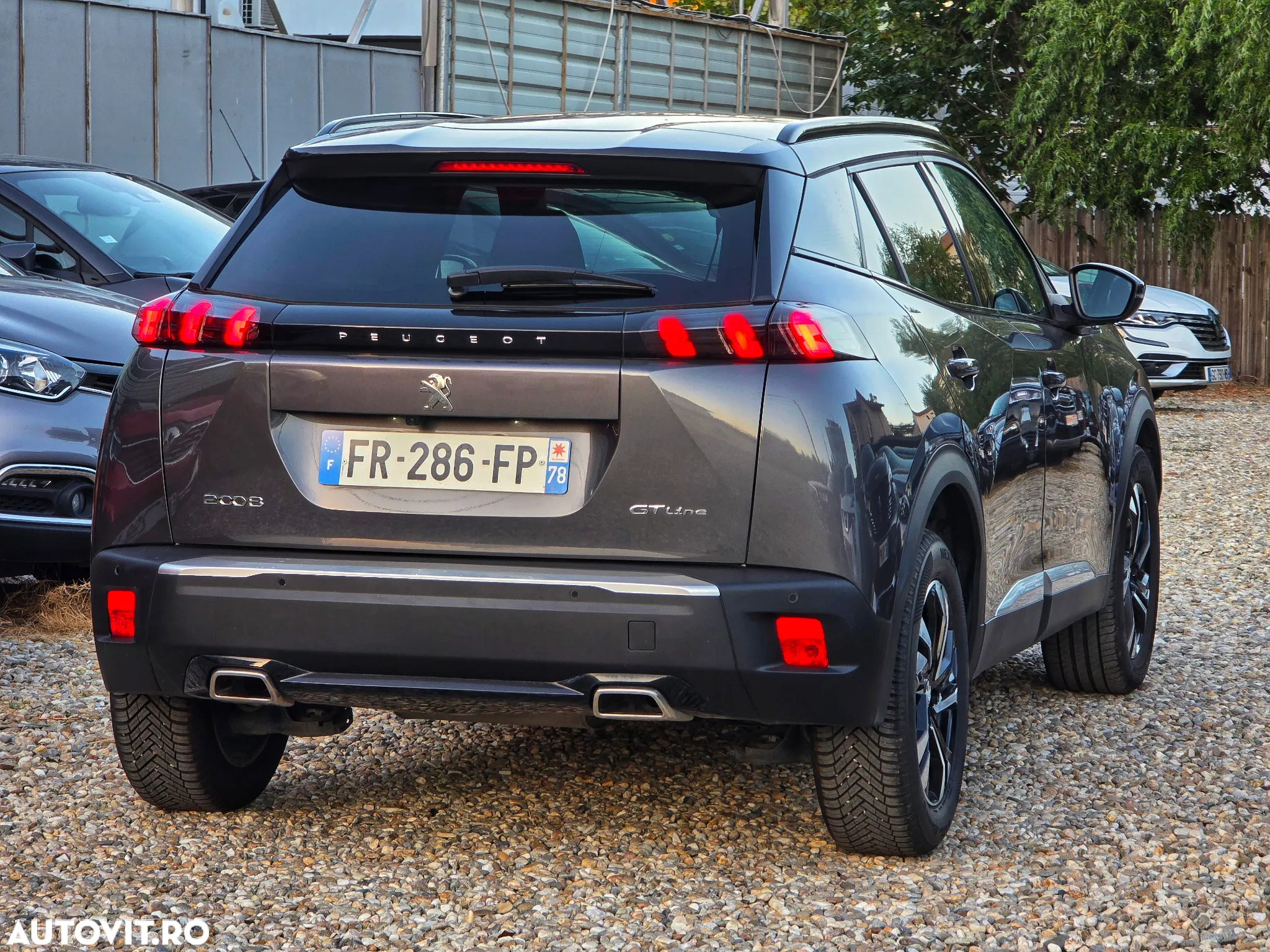 Peugeot 2008 PureTech 130 EAT8 GT - 12