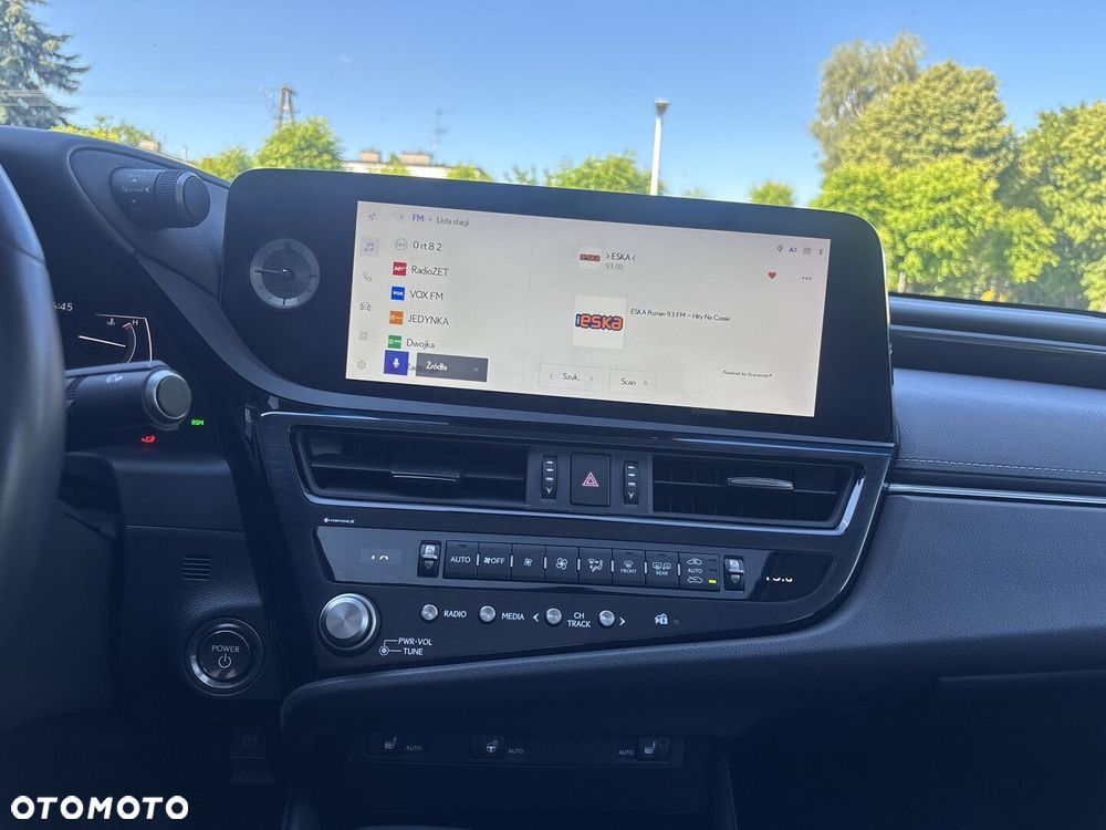 Lexus ES 300h Business Edition - 27