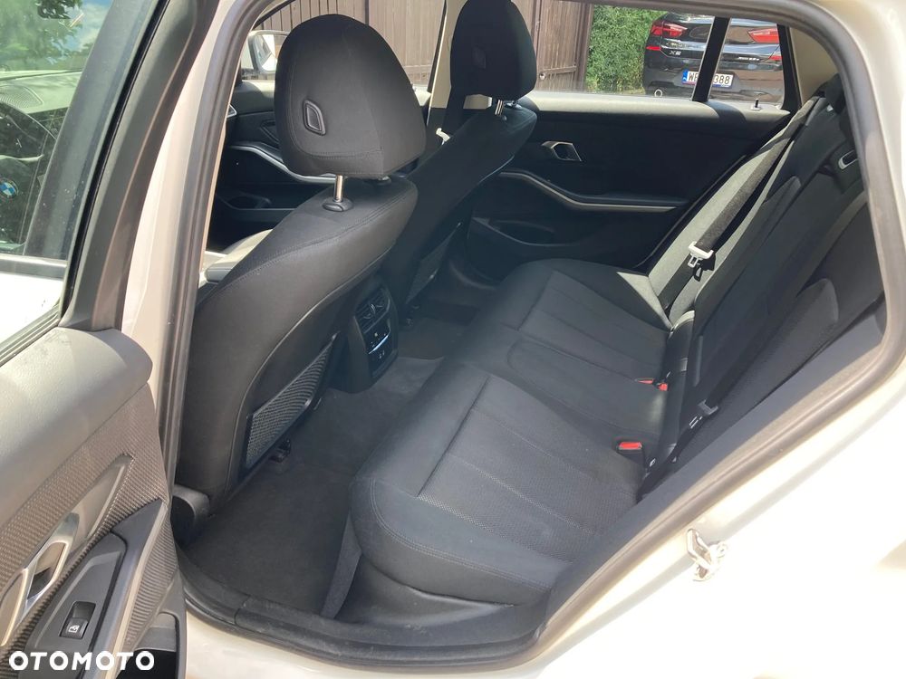 BMW Seria 3 318i Advantage - 13