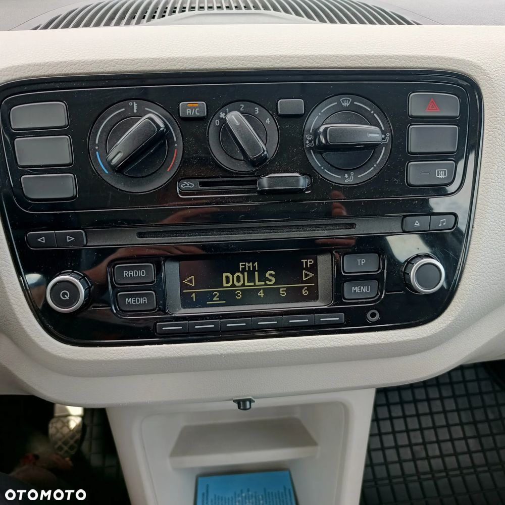 Volkswagen up! 1.0 street - 11