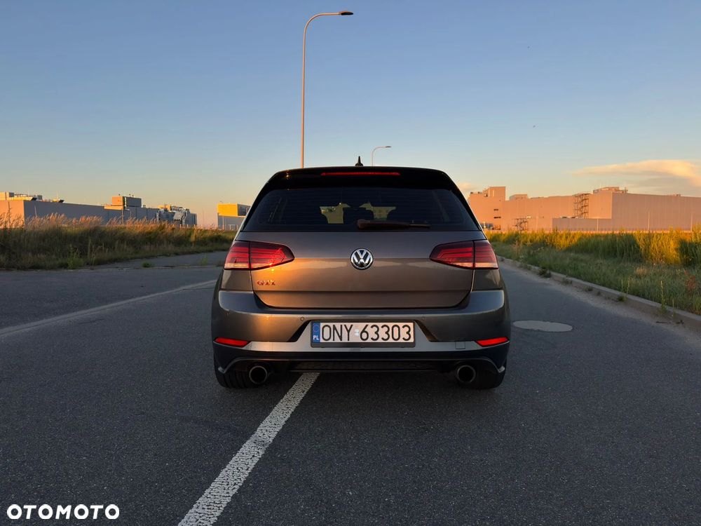 Volkswagen Golf - 4