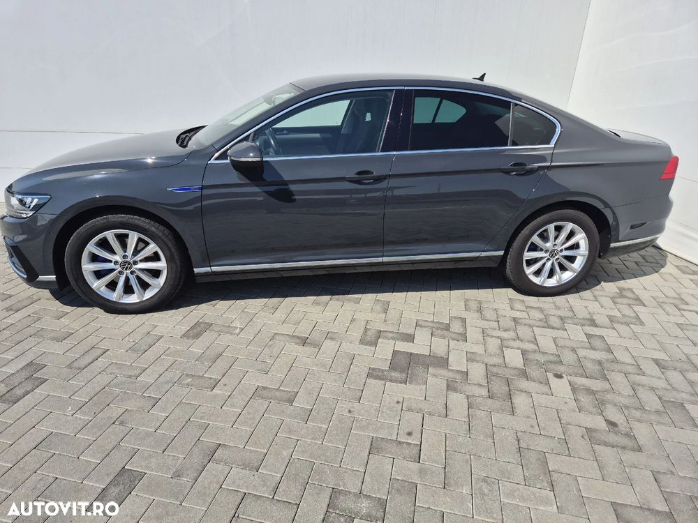 Volkswagen Passat - 2