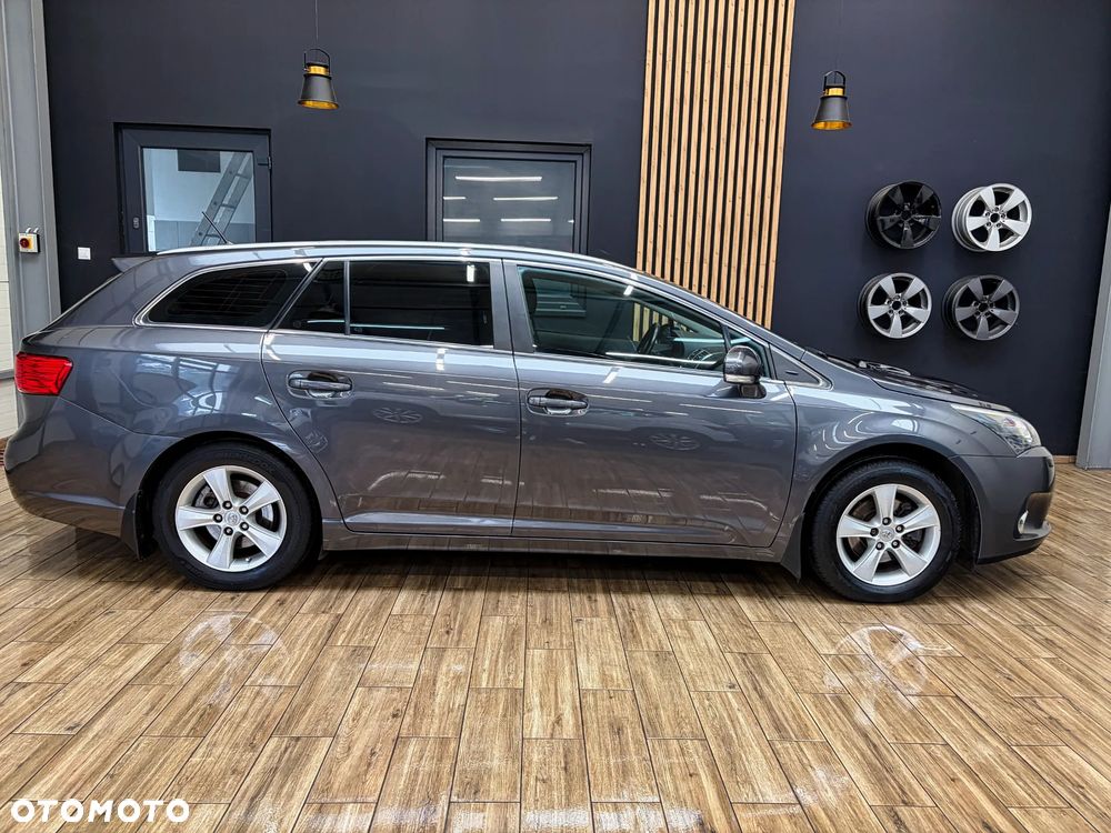 Toyota Avensis 1.8 Premium - 6