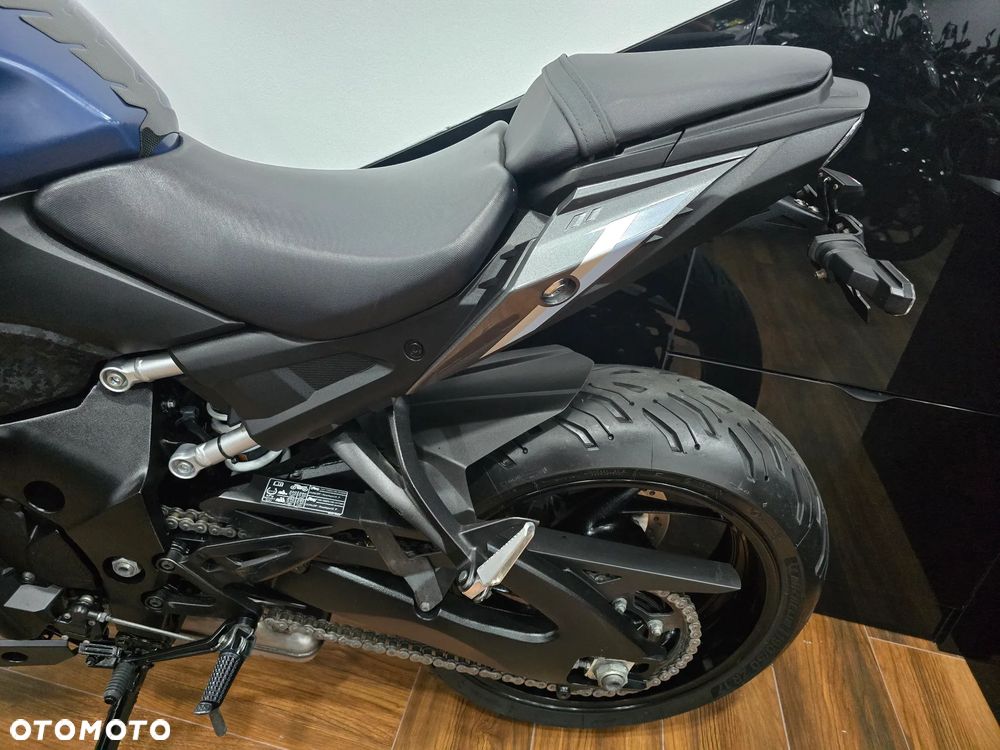 Suzuki GSX - 26