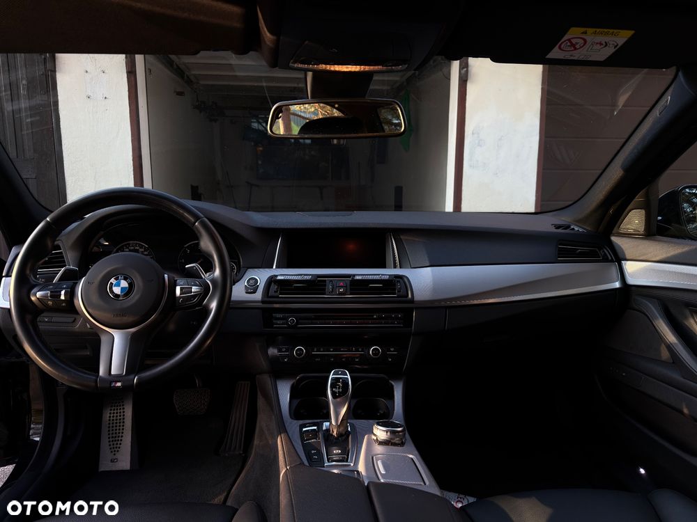 BMW Seria 5 530d xDrive - 28