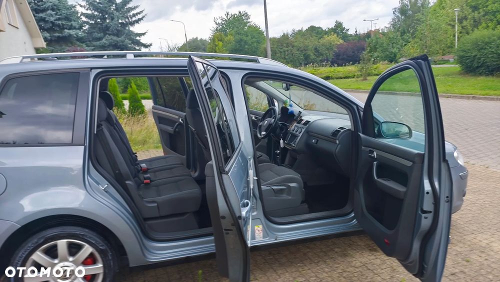 Volkswagen Touran 2.0 TDI R-Line Edition - 38