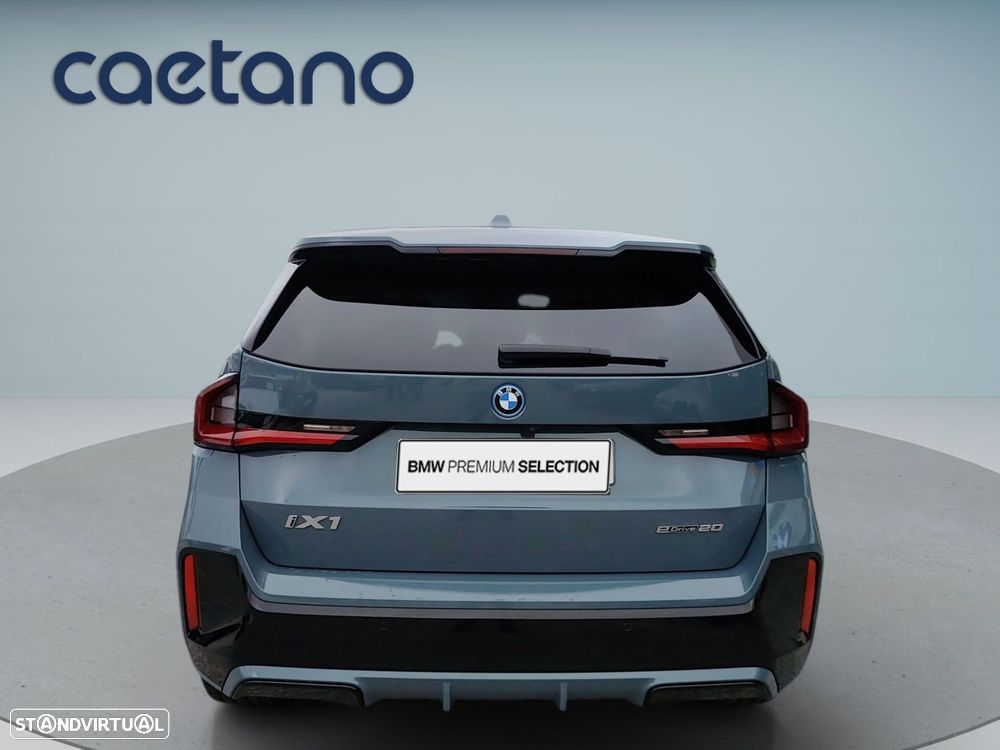 BMW iX1 eDrive20 Pack Desportivo M - 7