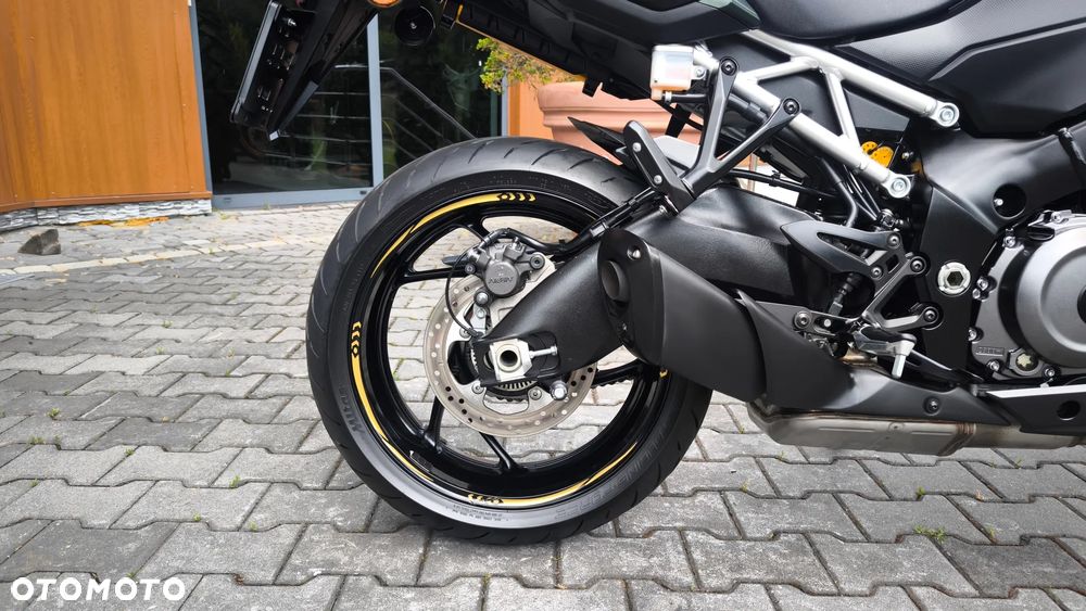 Suzuki GSX 1000 - 31