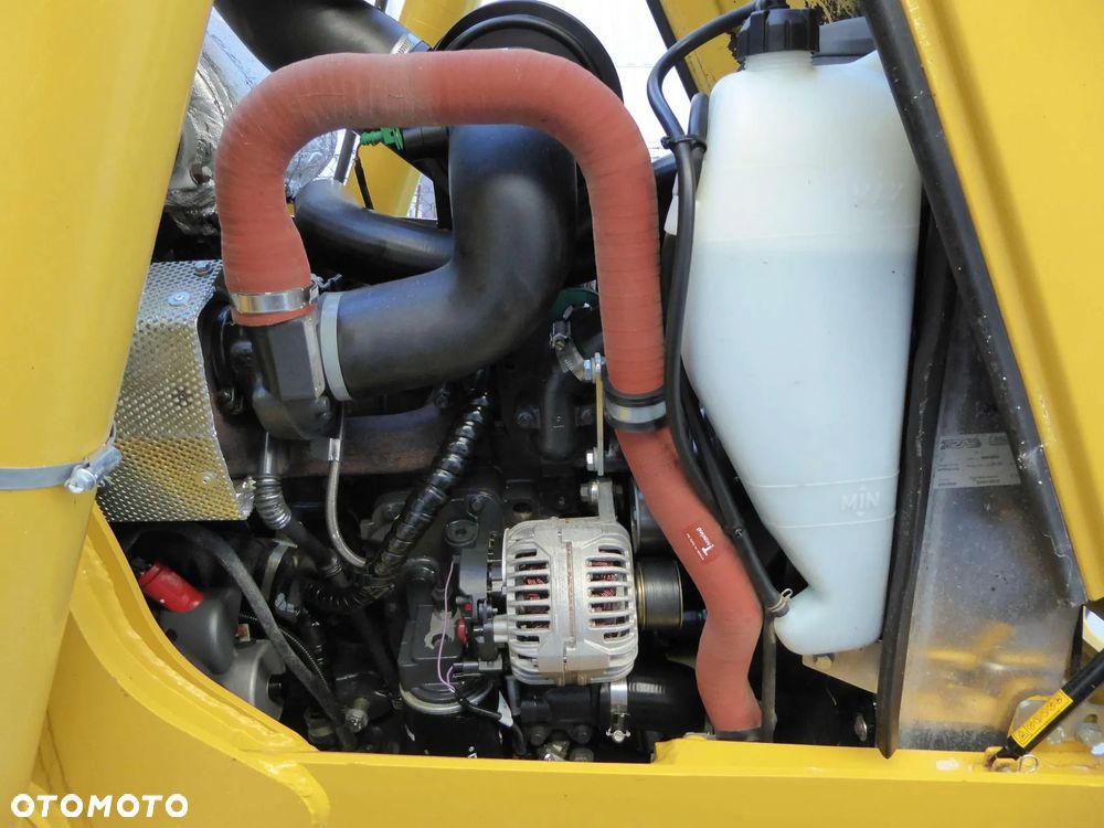 Komatsu WB97S - 16