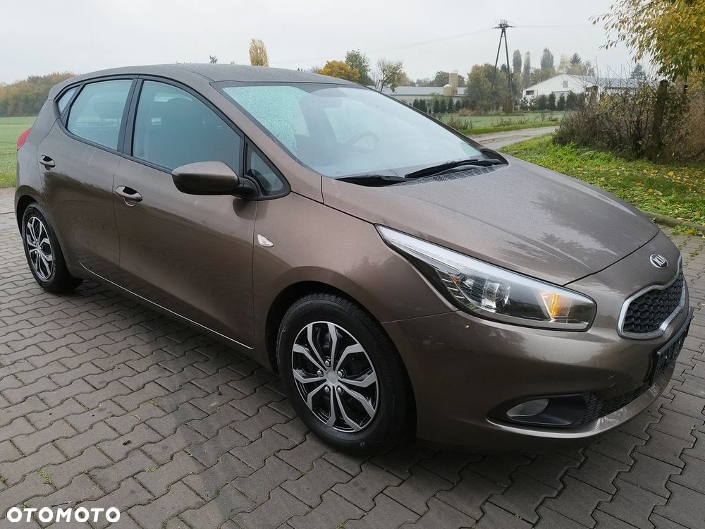 Kia Ceed - 11