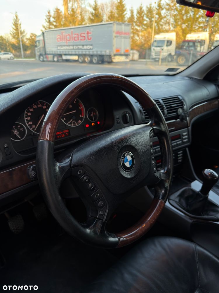 BMW Seria 5 520d - 27