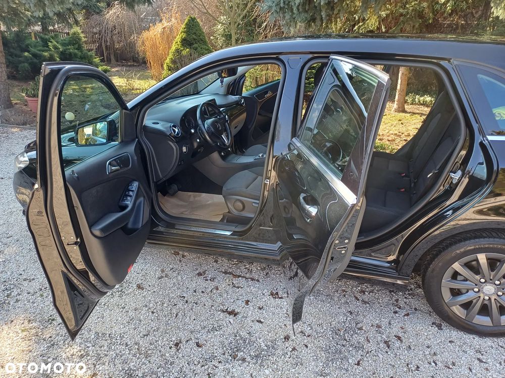 Mercedes-Benz Klasa B 180 CDI (BlueEFFICIENCY) 7G-DCT - 24