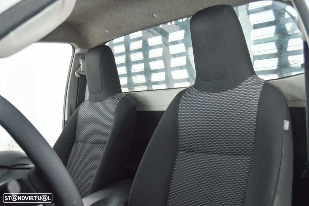 Toyota Hilux 2.4 D-4D 4X4 Cabine Simples 2L - 42