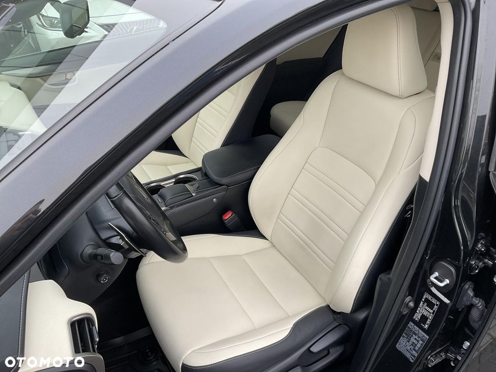 Lexus NX 300 F Impression AWD - 12