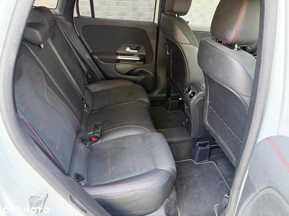 Mercedes-Benz GLA 200 AMG Line - 30