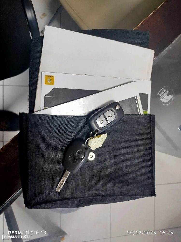 Renault Clio 1.2 16V Confort 130g - 6