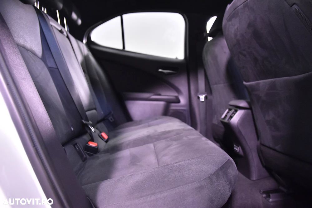 Lexus UX - 12