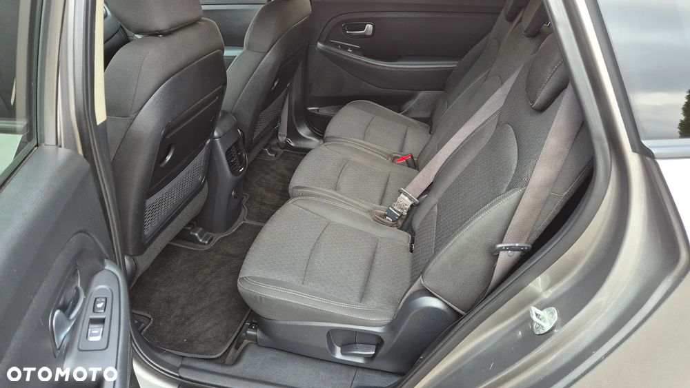 Kia Carens 1.6 GDI Dream Team Edition - 12