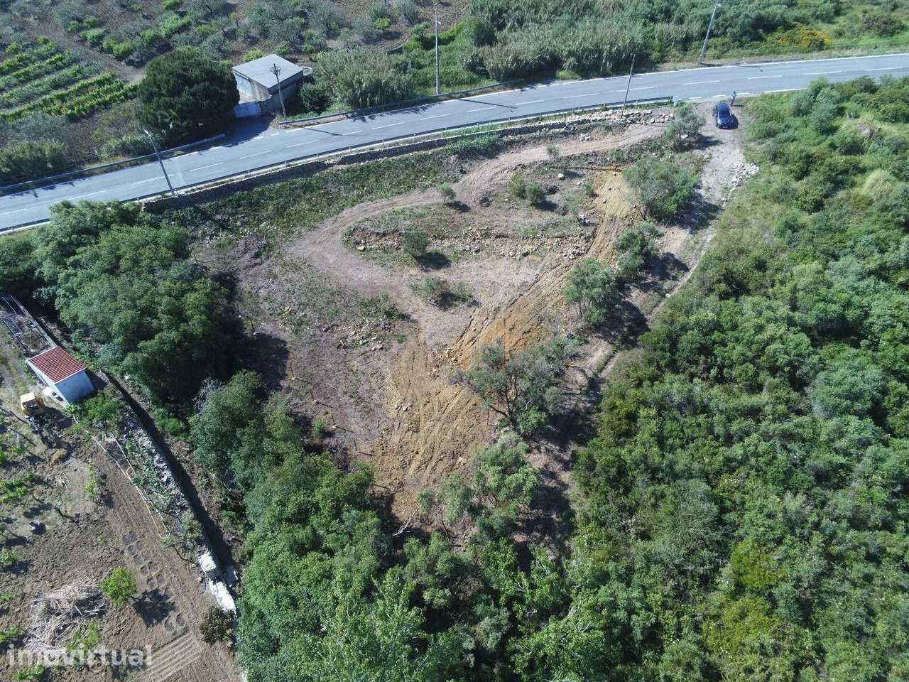 Terreno Rustico vedado e com furo - Grande imagem: 3/6