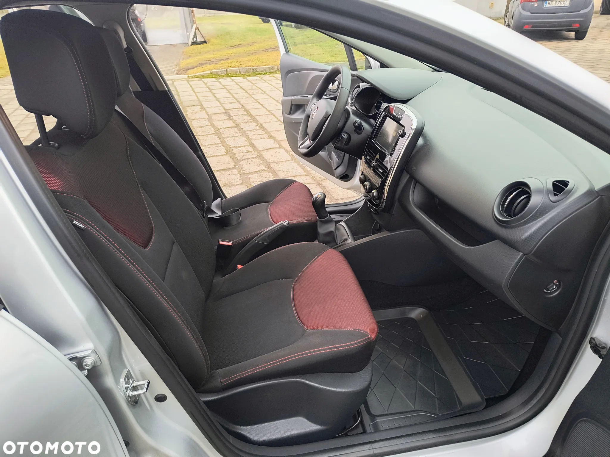 Renault Clio - 10