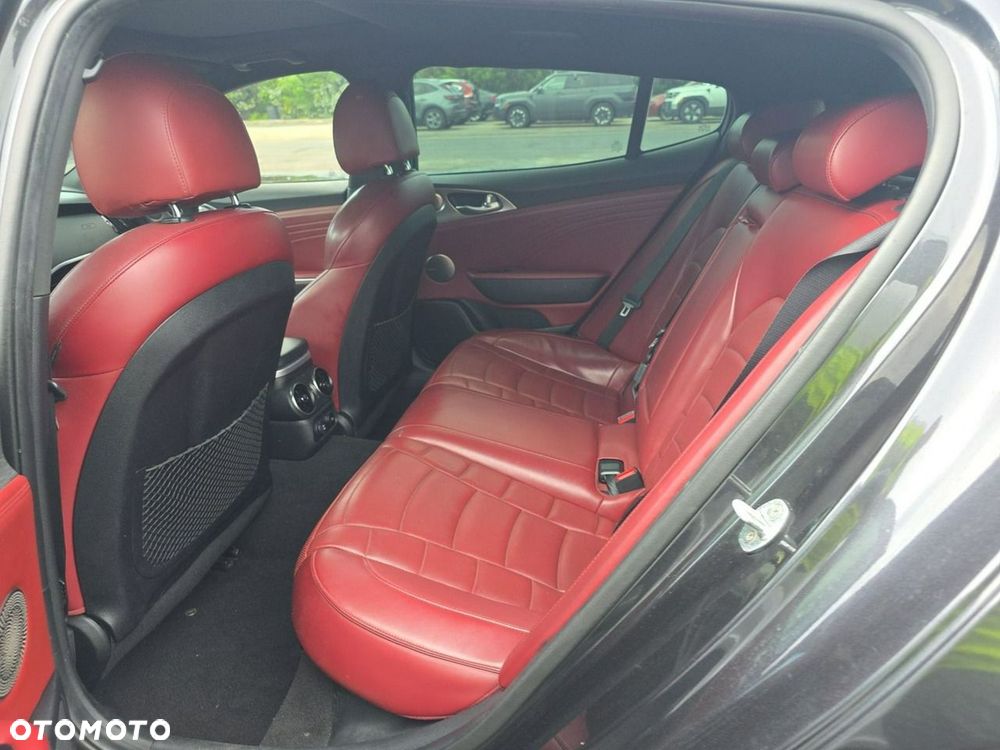 Kia Stinger - 11