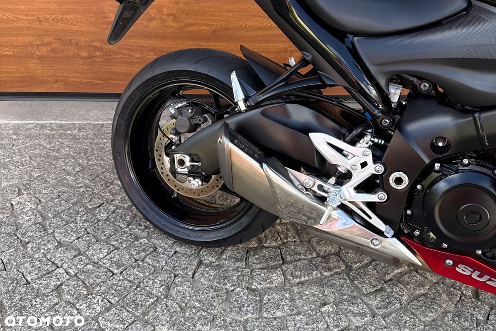 Suzuki GSX - 8