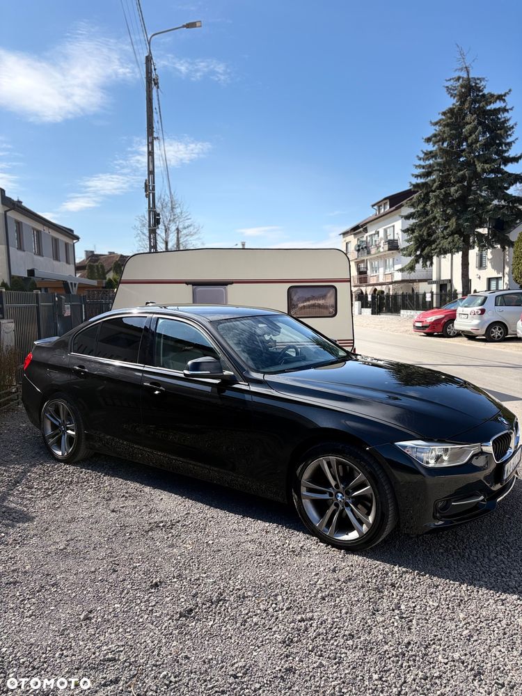 BMW Seria 3 328i Sport Line - 29