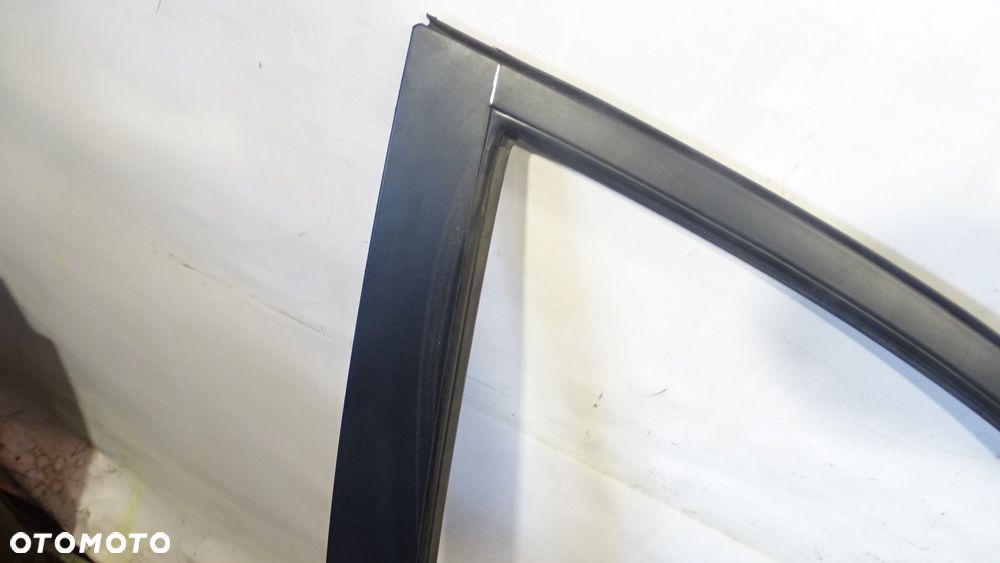 DRZWI PRAWY PRZÓD KIA CARENS III 2.0 KOL: 3D - 2