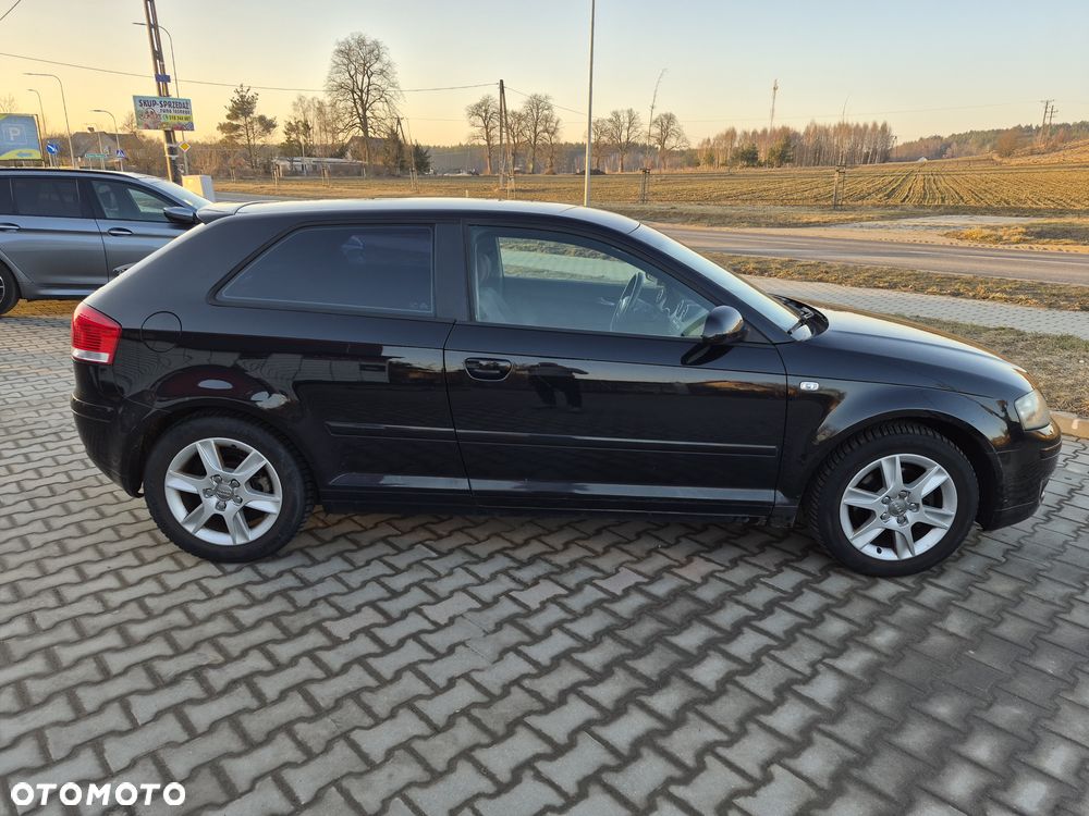 Audi A3 3-drzwiowe 2.0 FSI Ambiente - 7
