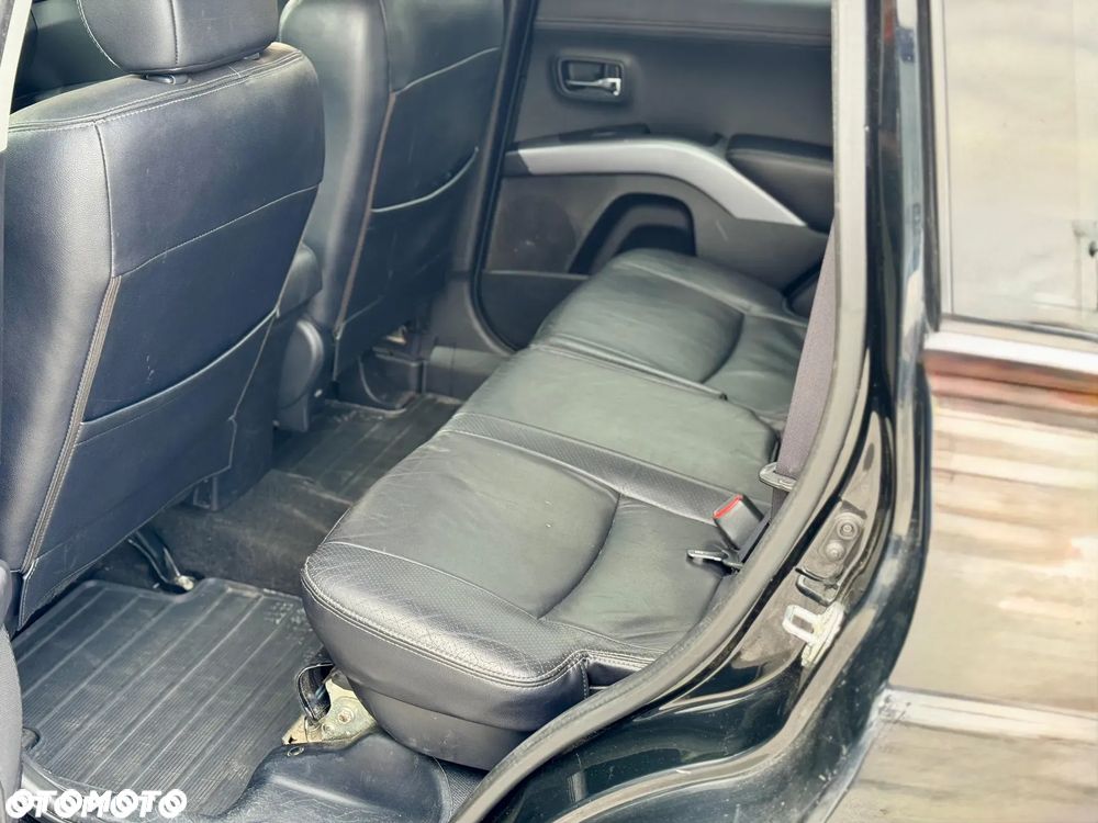 Mitsubishi Outlander 2.4 4WD CVT Intense - 38