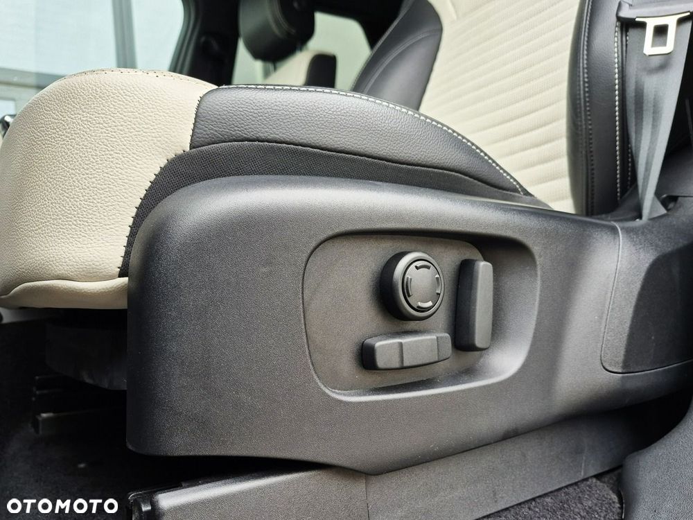 Land Rover Discovery 3.0 D250 mHEV R-Dynamic S - 23