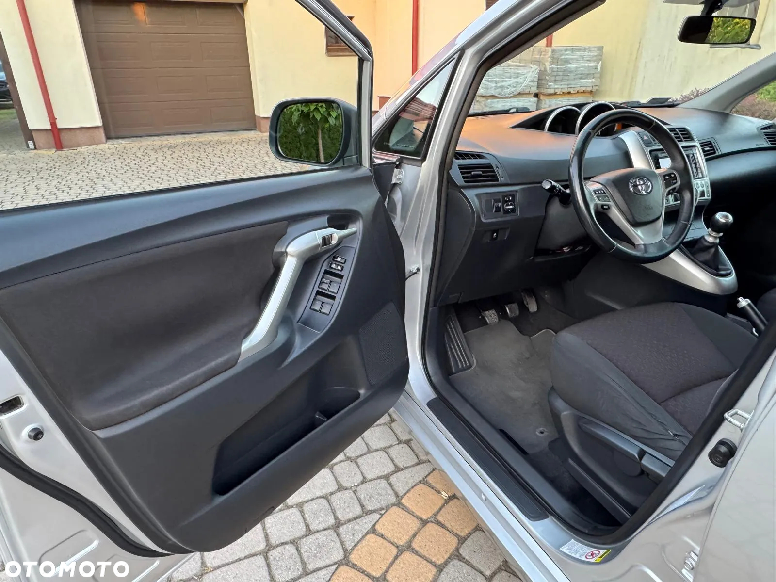 Toyota Verso 2.0 D-4D Premium - 19