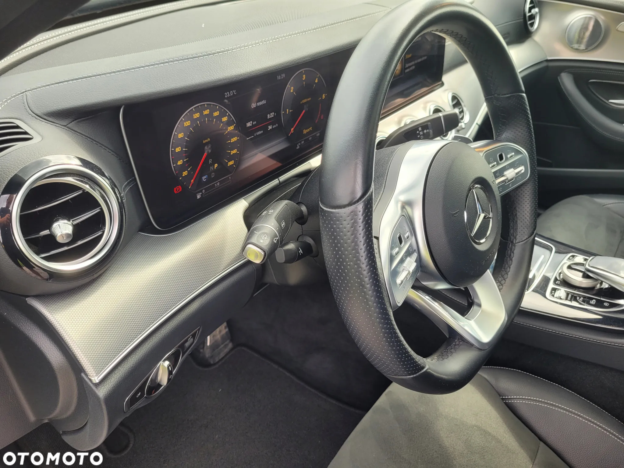 Mercedes-Benz Klasa E 220 d 4-Matic 9G-TRONIC - 16