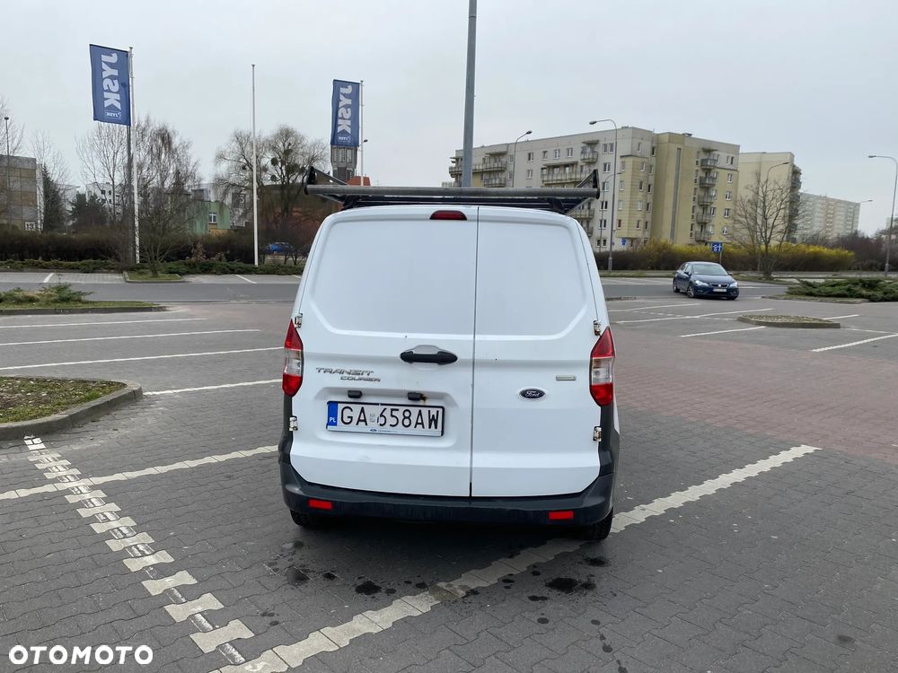 Ford Transit Courier - 27