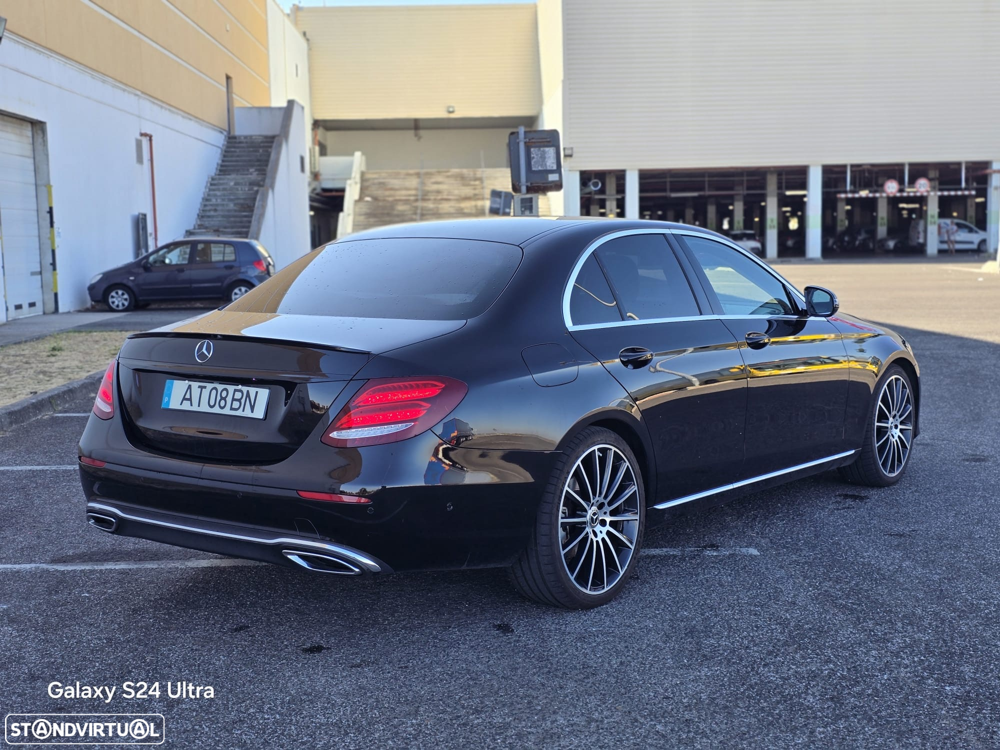 Mercedes-Benz E 220 d 4Matic 9G-TRONIC Exclusive - 3